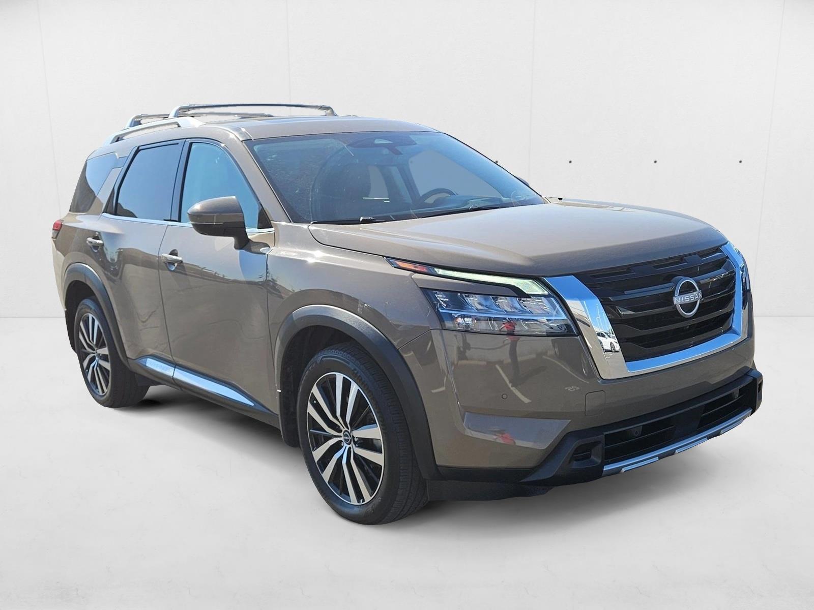 2023 Nissan Pathfinder Platinum photo 3