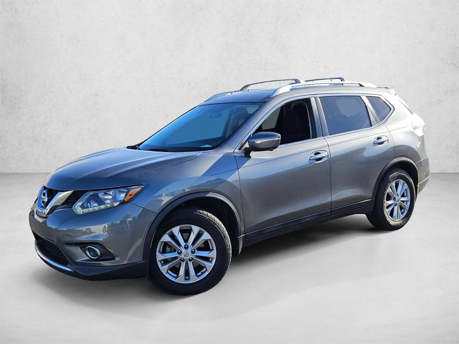 2015 Nissan Rogue SV's photo