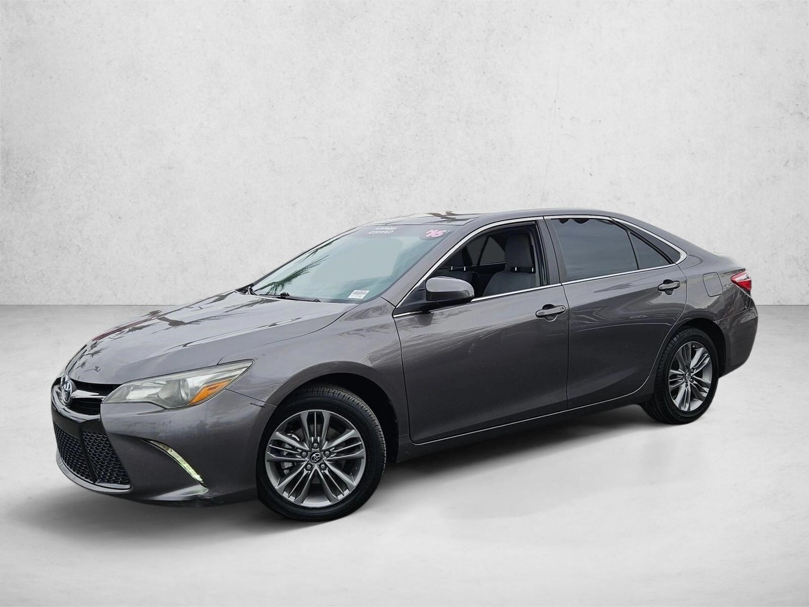 2016 Toyota Camry Special Edition's photo