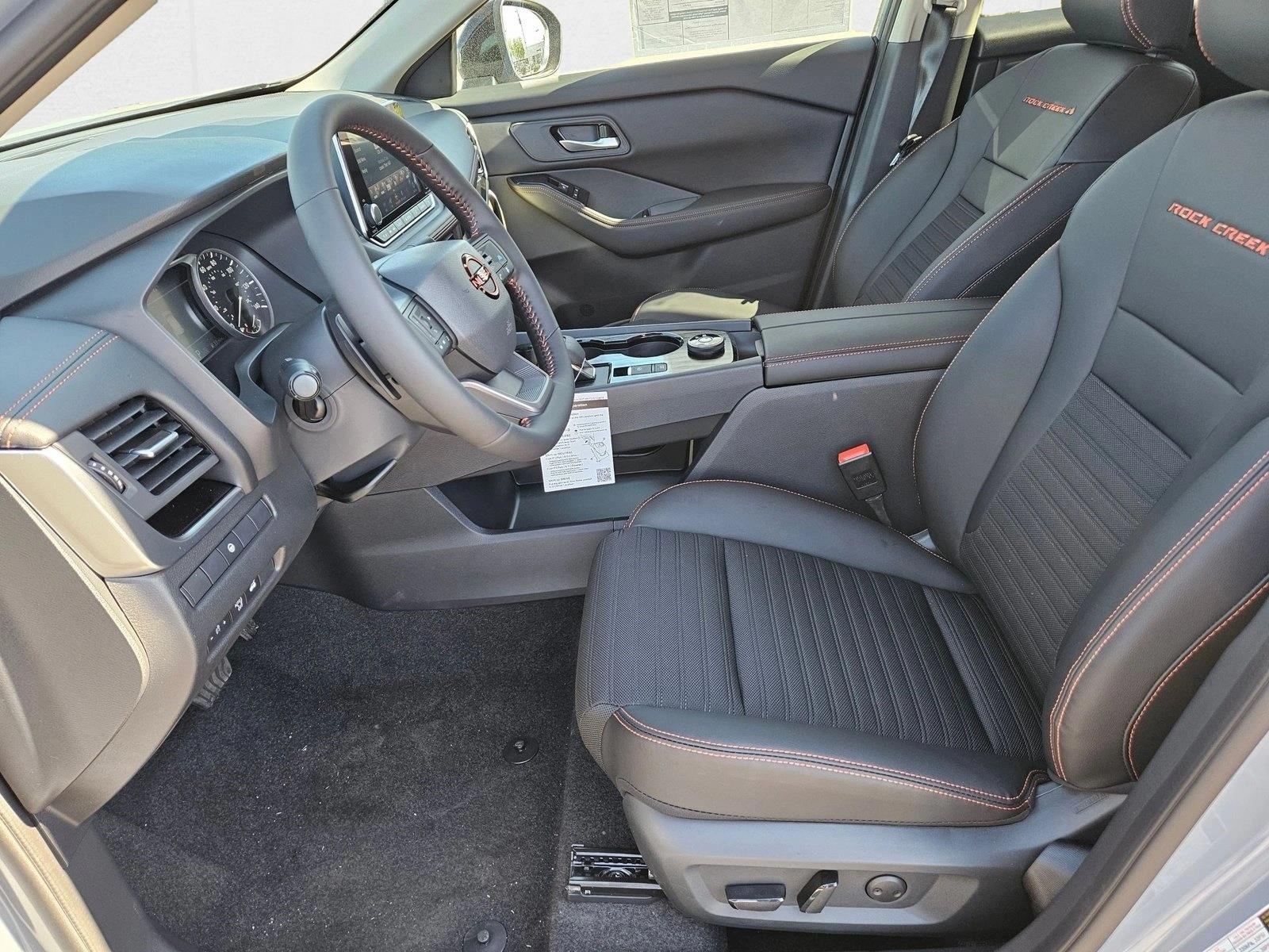 2025 Nissan Rogue SV photo 2