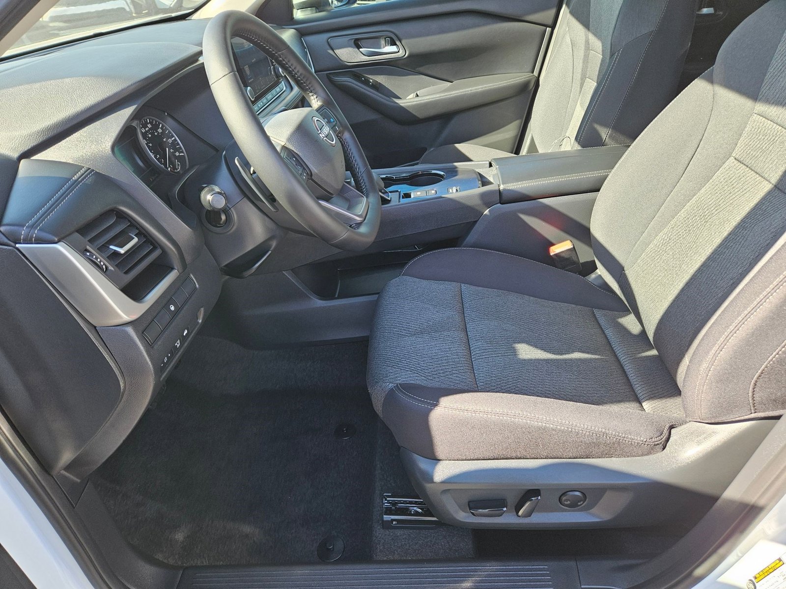 2026 Nissan Rogue SV photo 3