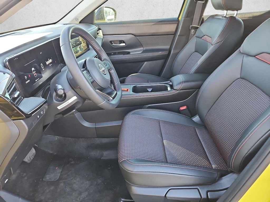 New 2025 Nissan Kicks SR SUV