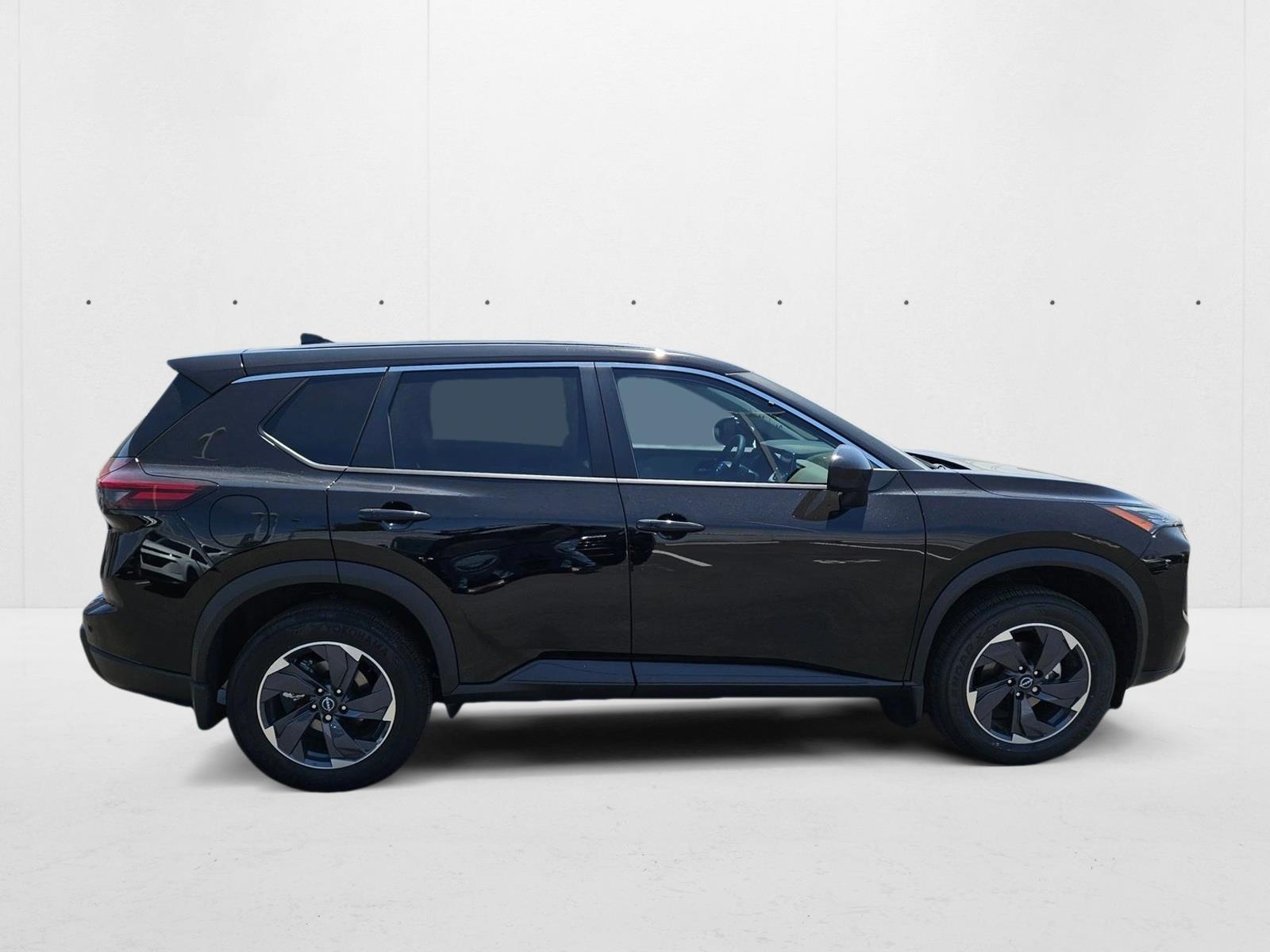 2025 Nissan Rogue SV photo 4