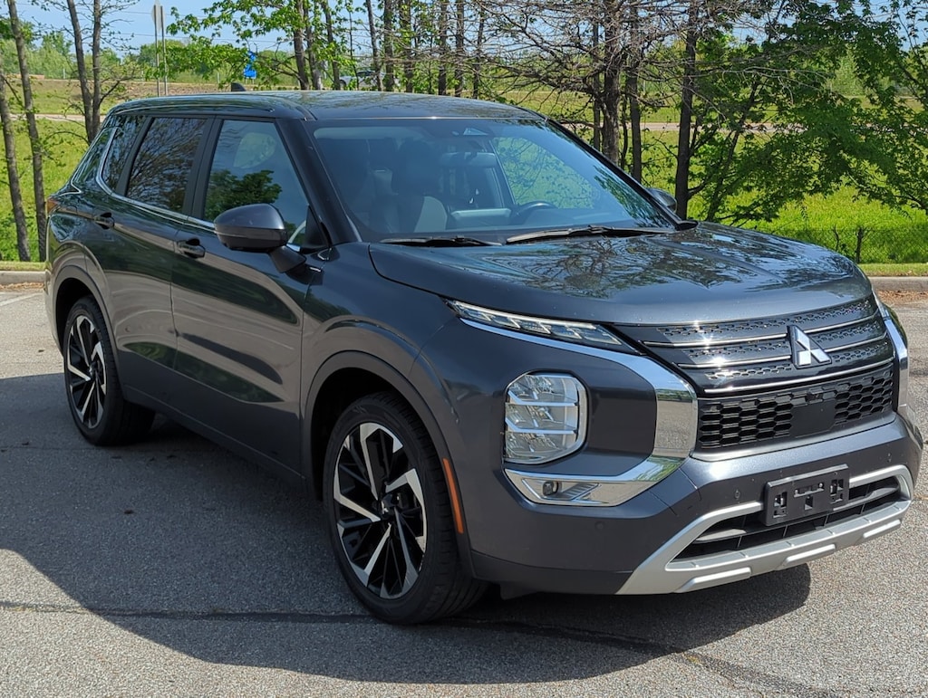 Used 2024 Mitsubishi Outlander SE Sport Utility