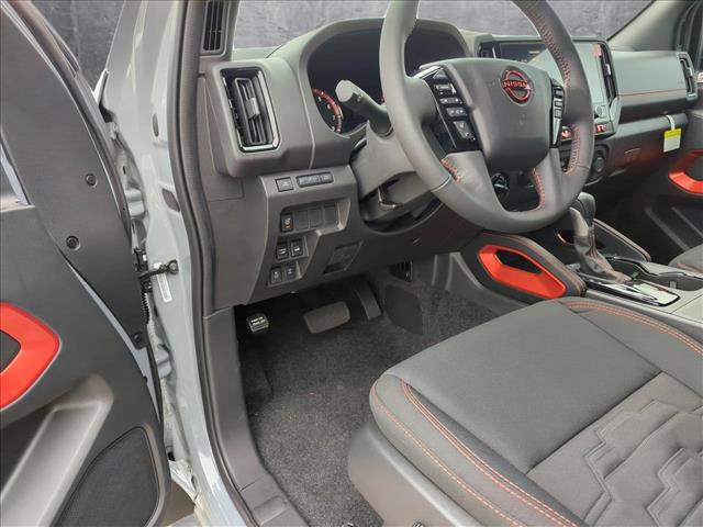 2025 Nissan Frontier PRO-4X photo 4