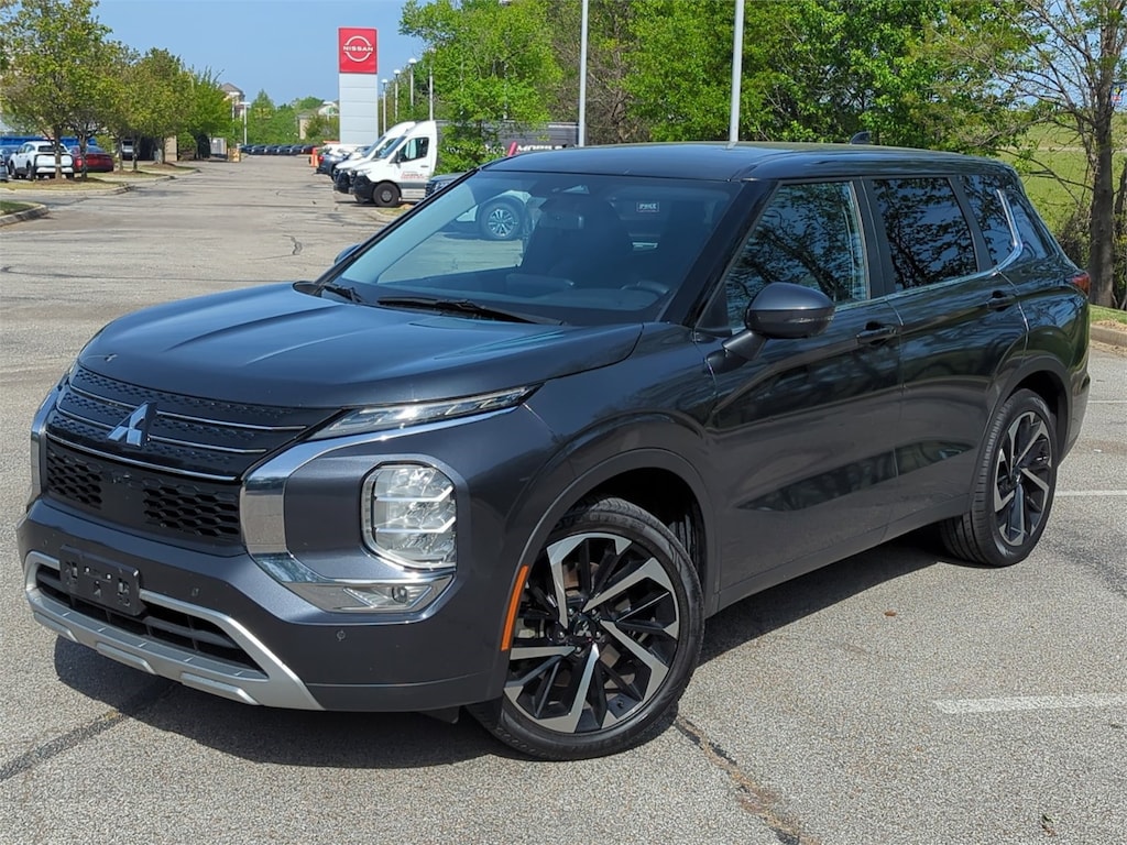 Used 2024 Mitsubishi Outlander SE Sport Utility