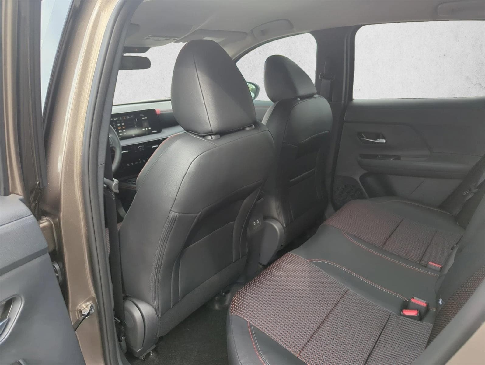 2026 Nissan KICKS SR - Photo 15