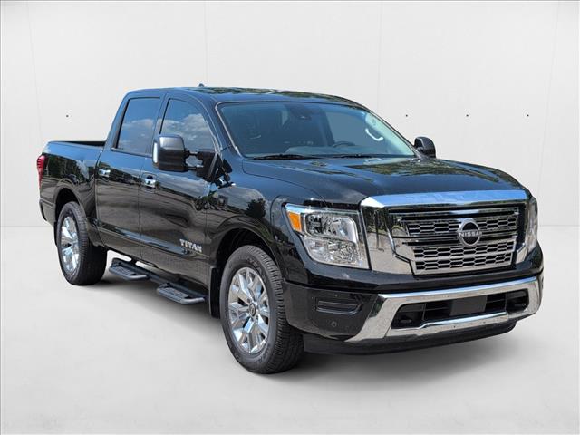 2023 Nissan Titan SV Crew Cab photo 3
