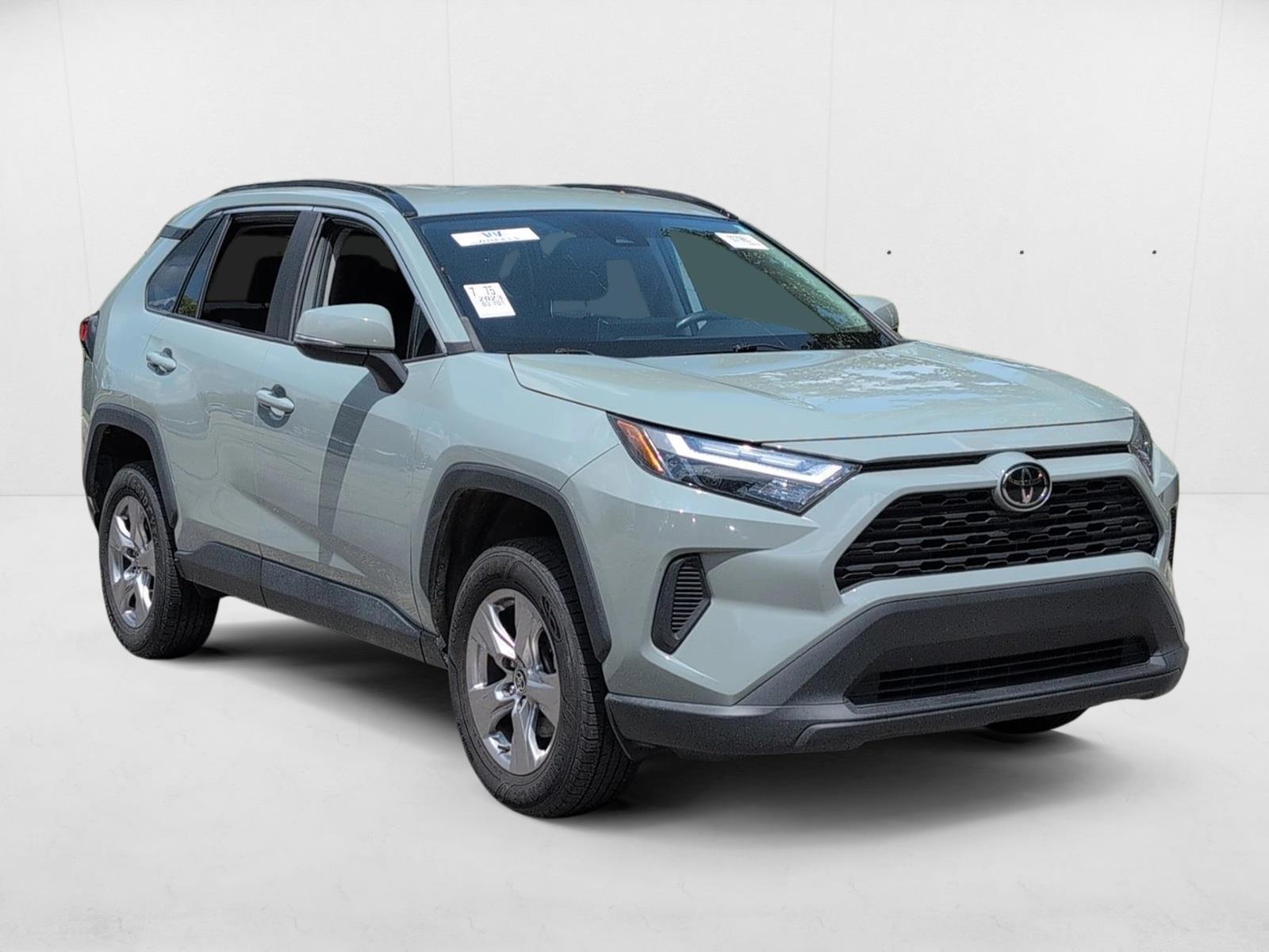 2023 Toyota RAV4 XLE photo 3