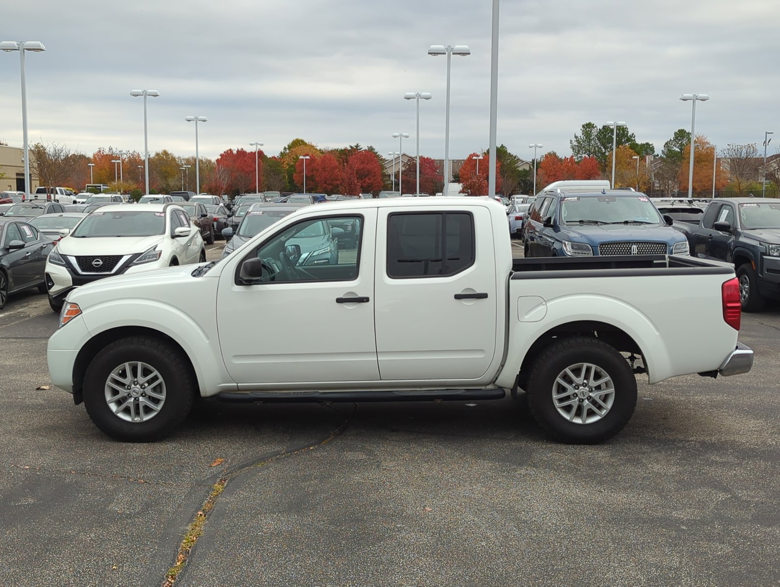 2019 Nissan Frontier SV Crew Cab photo 4