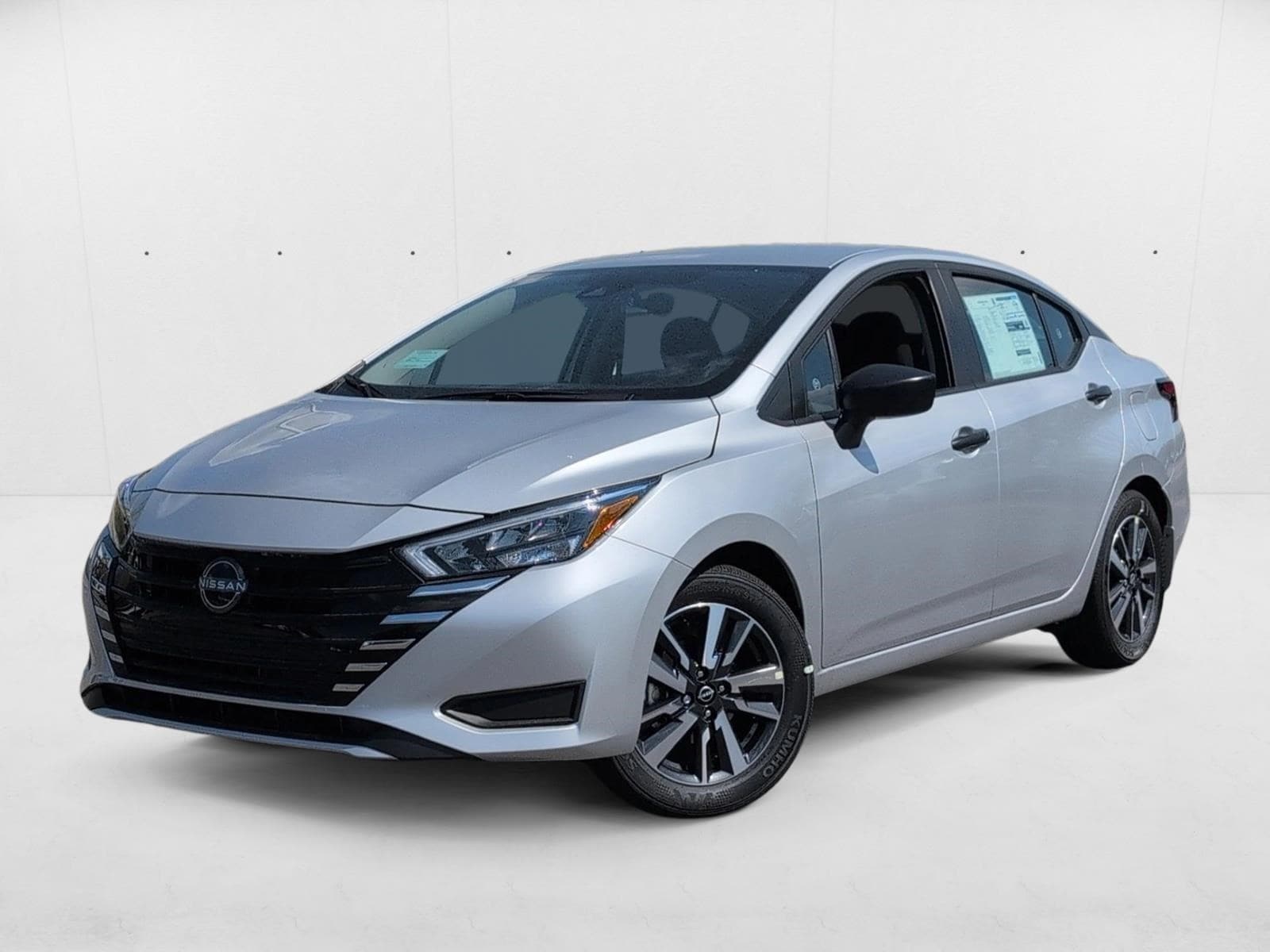 2025 Nissan Versa S's photo
