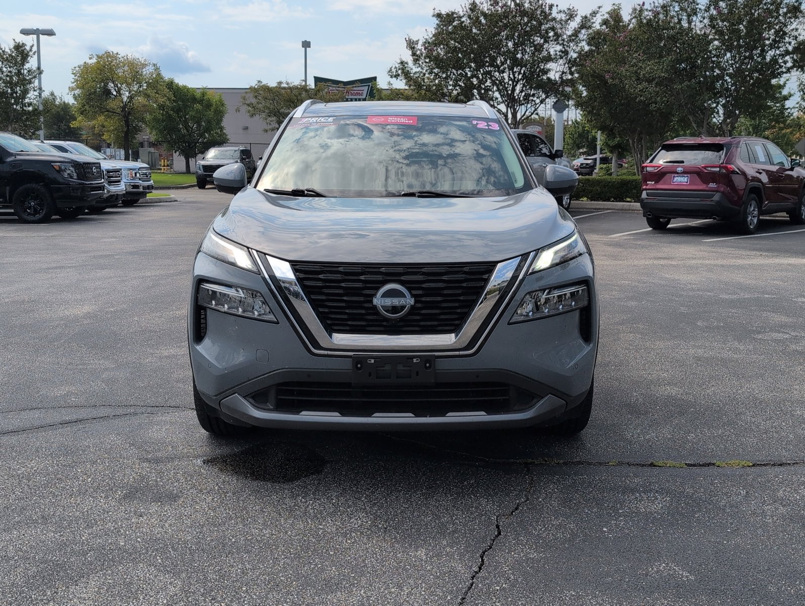 2023 Nissan Rogue SL photo 2