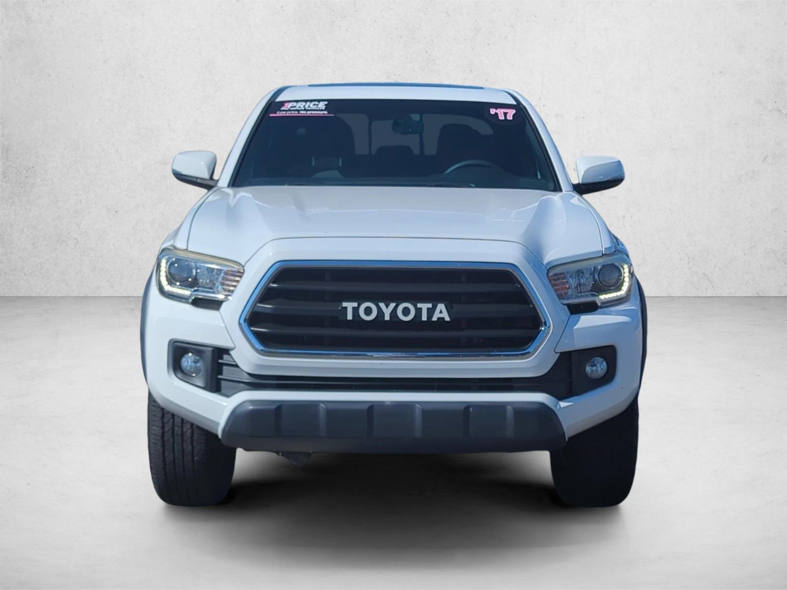 2017 Toyota Tacoma TRD photo 2