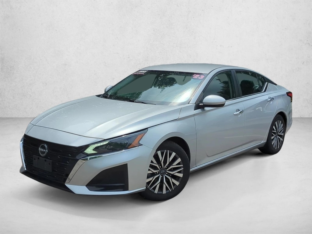 Used 2023 Nissan Altima 2.5 SV 4dr Car