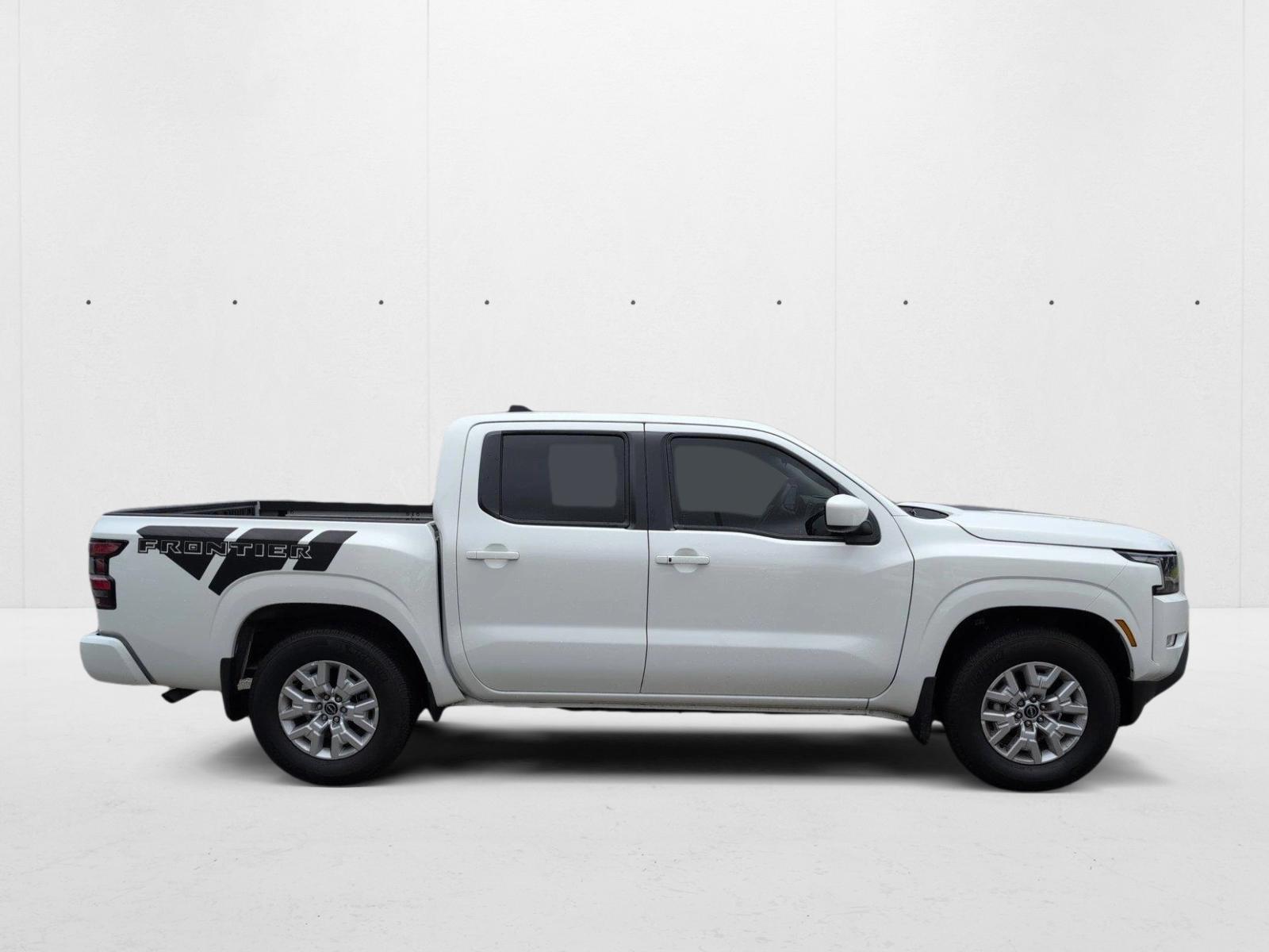 2023 Nissan Frontier SV Crew Cab photo 4