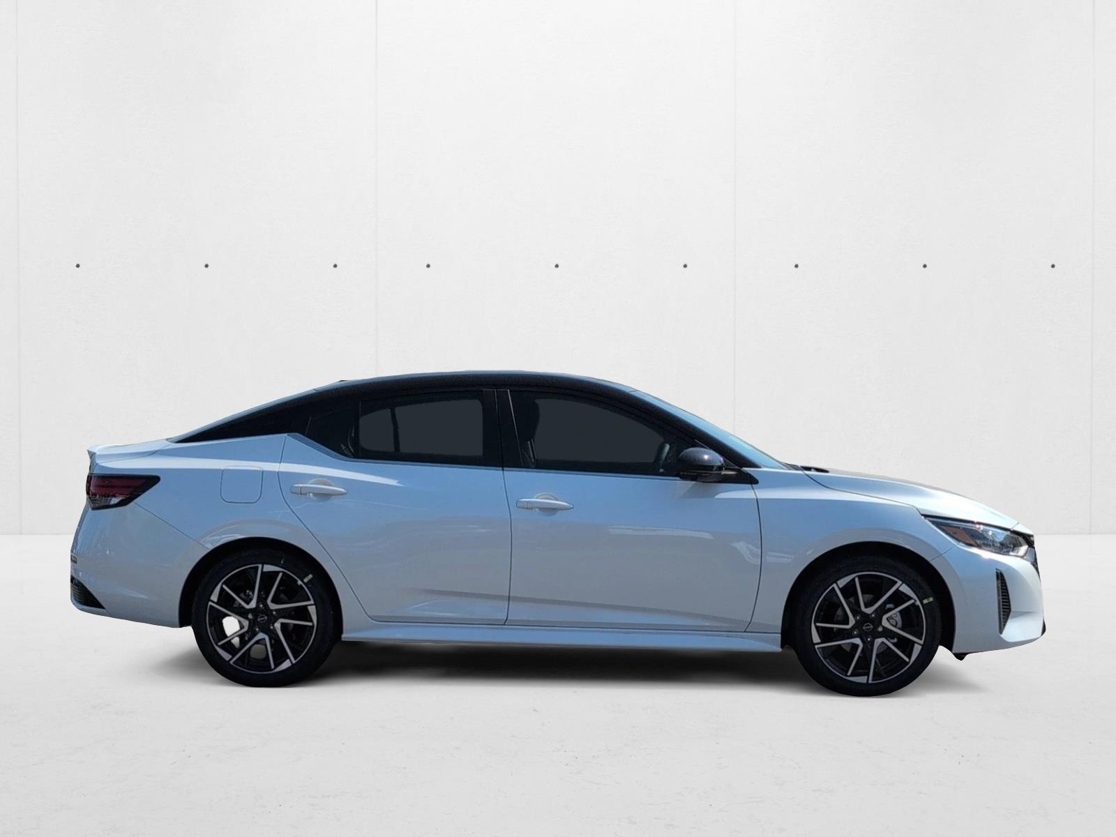 2025 Nissan Sentra SR - Photo 4