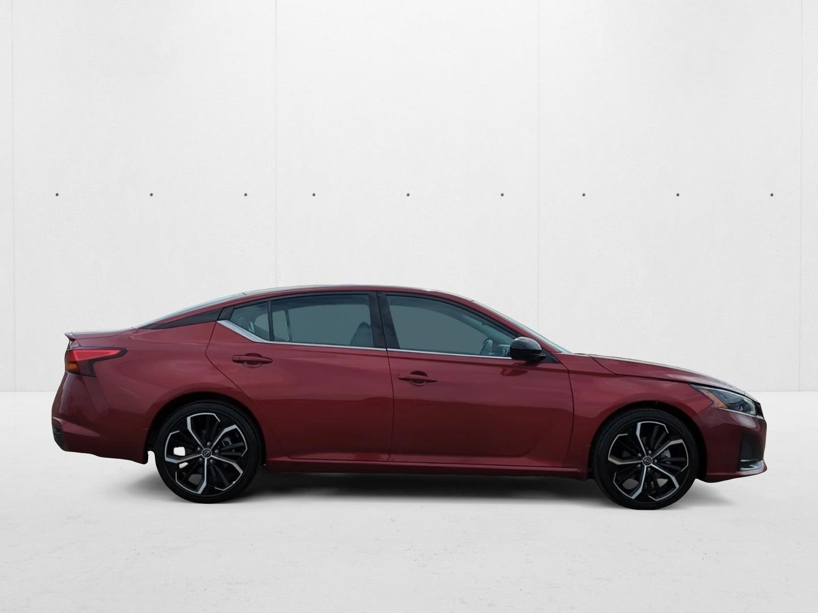 2023 Nissan Altima 2.5 SR photo 4