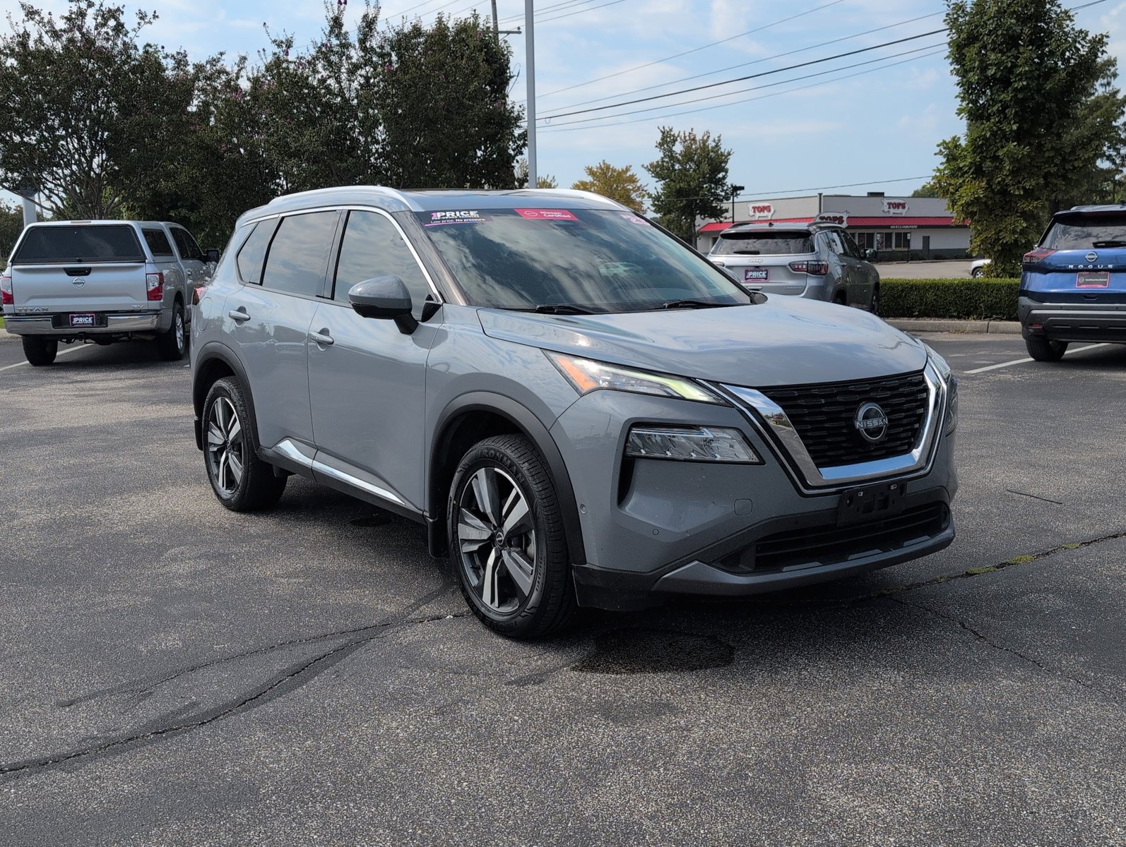 2023 Nissan Rogue SL photo 3