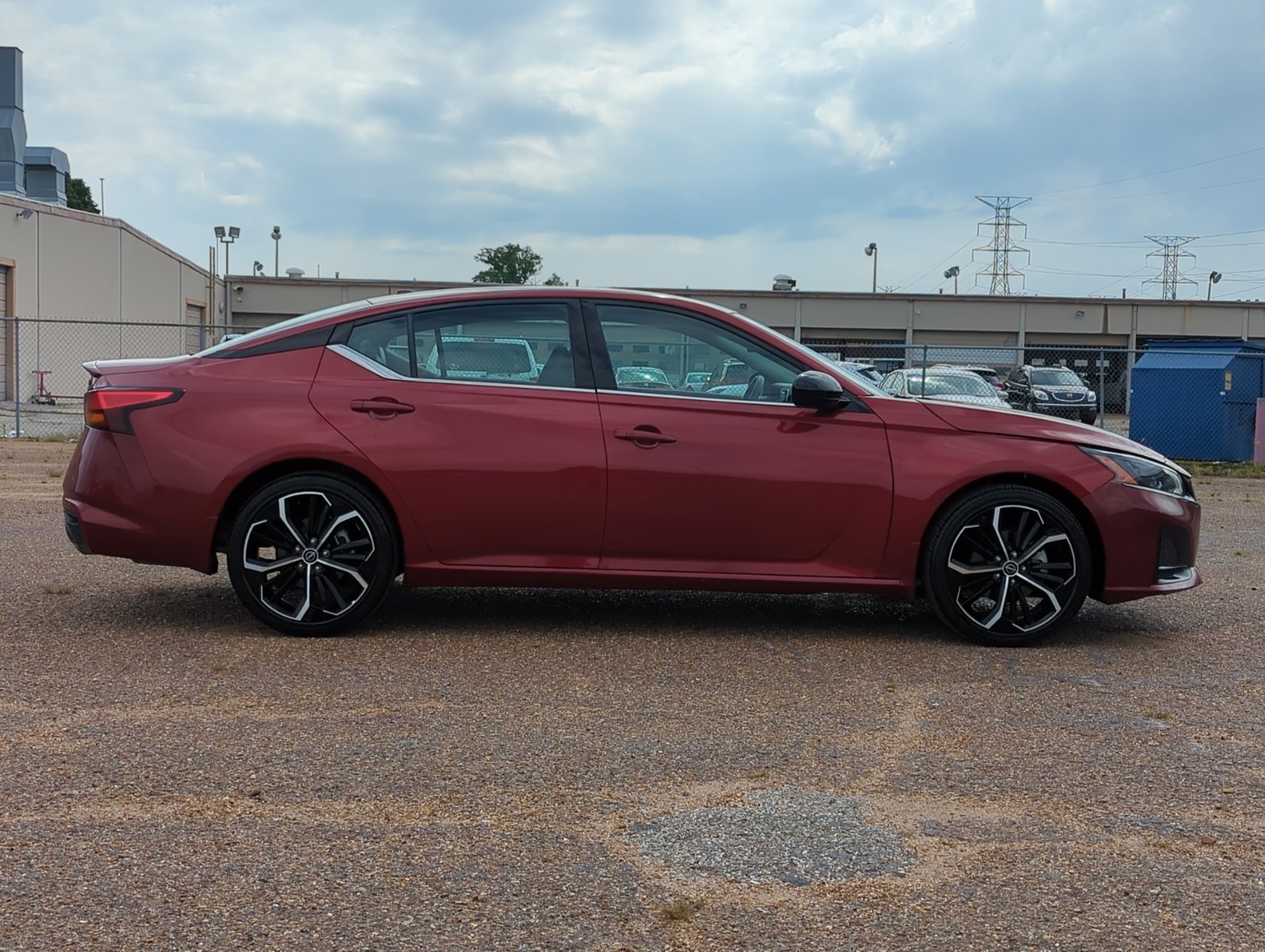 2023 Nissan Altima 2.5 SR photo 4