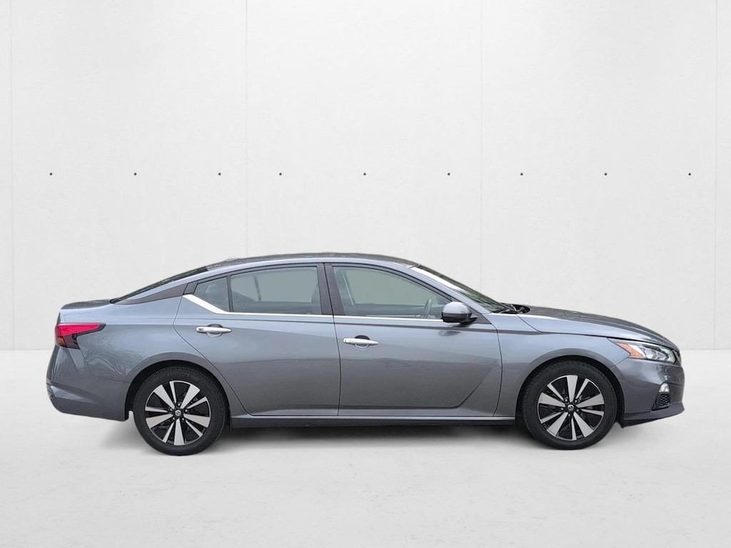 Used 2021 Nissan Altima 2.5 SV 4dr Car