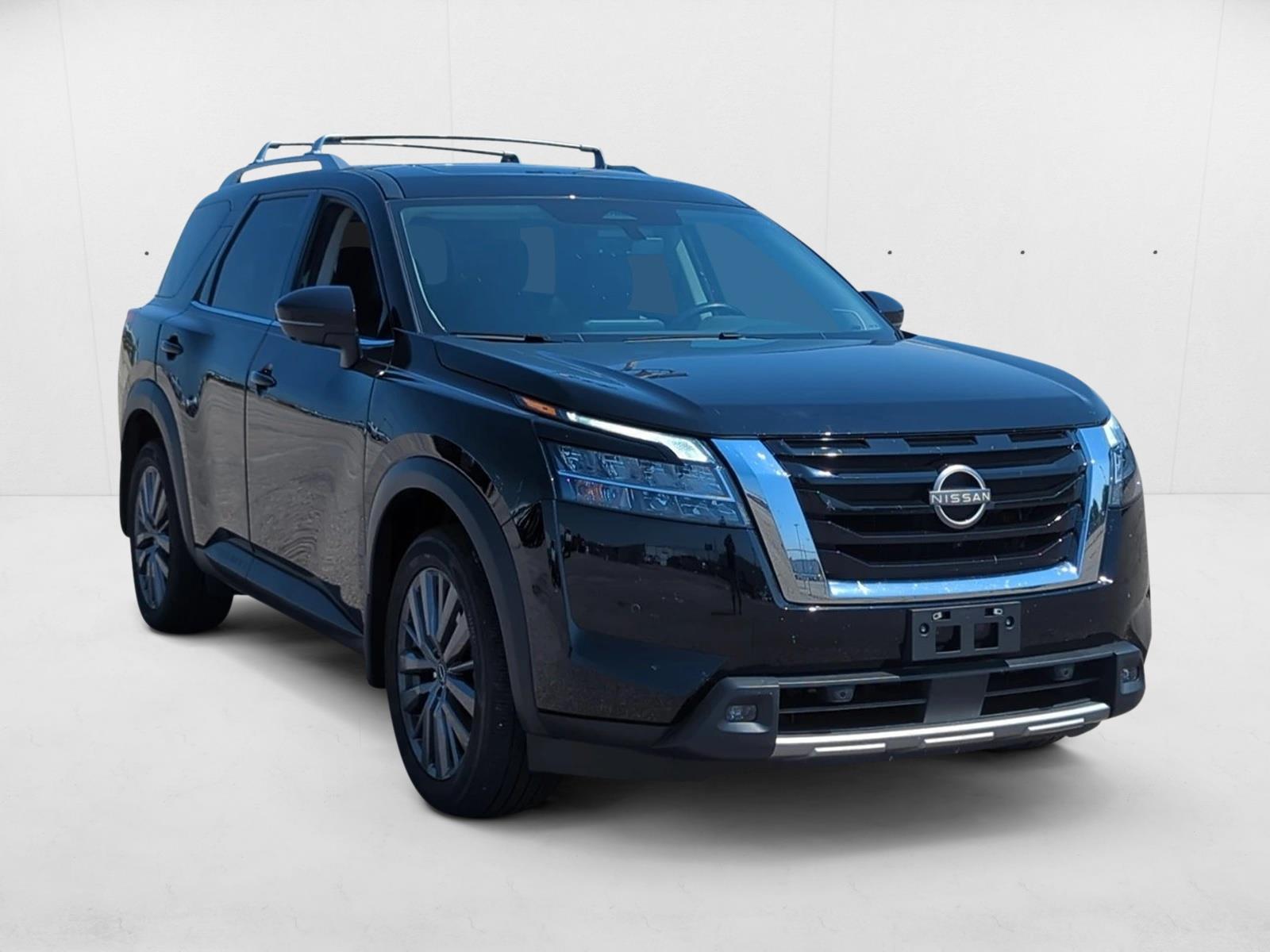 2024 Nissan Pathfinder SL photo 3