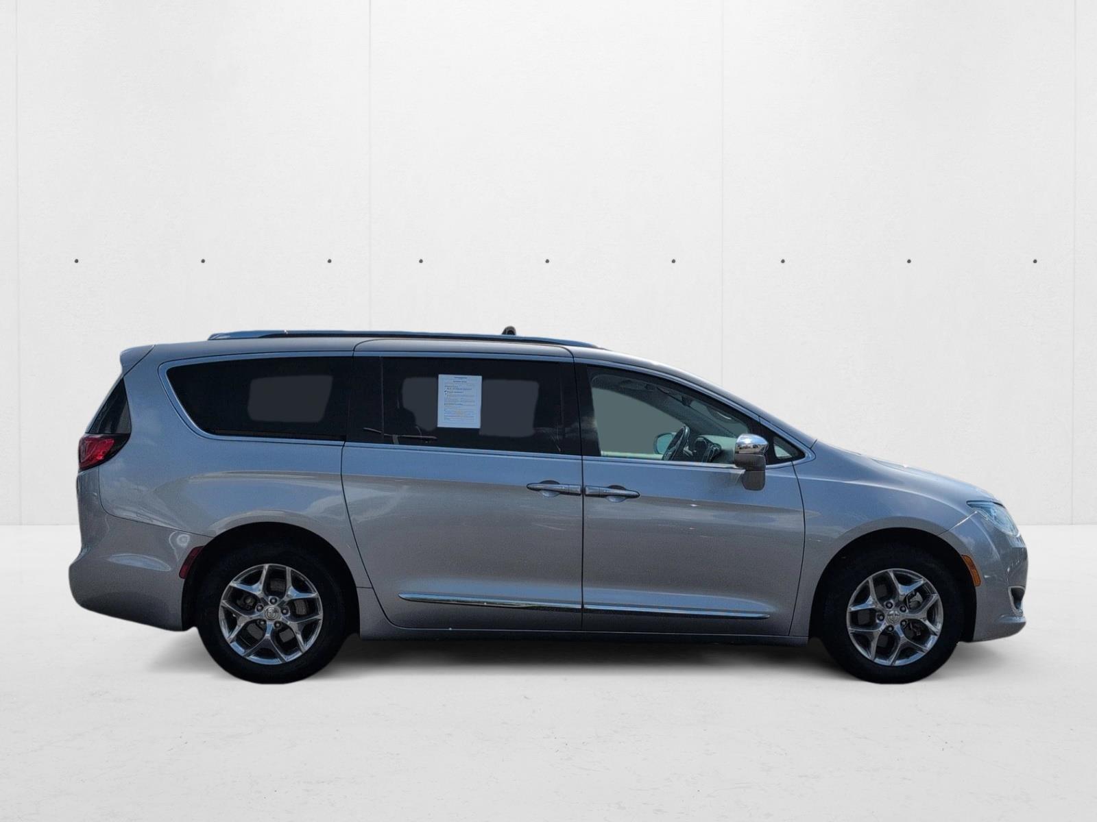 2018 Chrysler Pacifica Limited photo 4