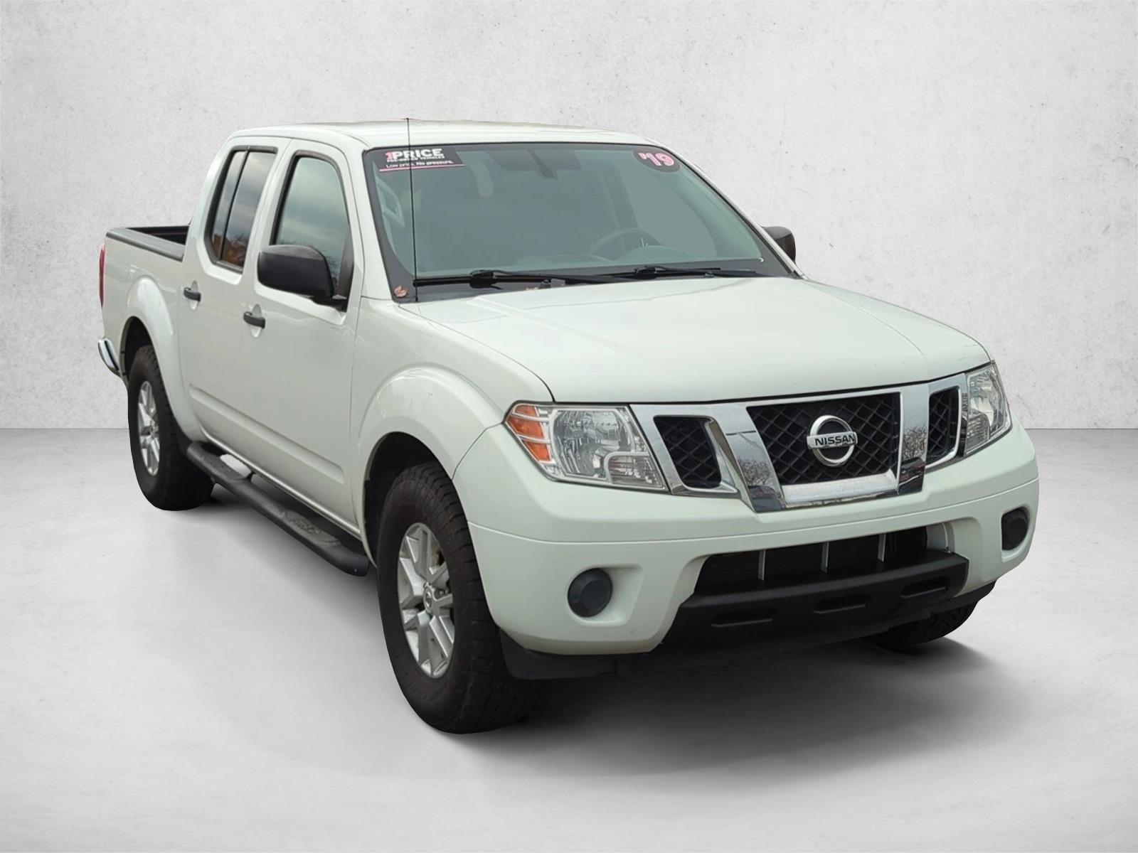 2019 Nissan Frontier SV Crew Cab photo 3
