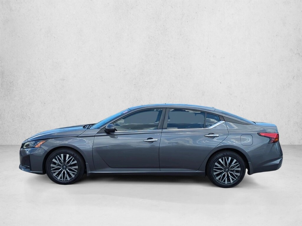 Used 2024 Nissan Altima 2.5 SV 4dr Car