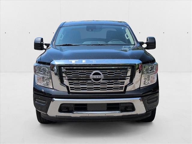 2023 Nissan Titan SV Crew Cab photo 2