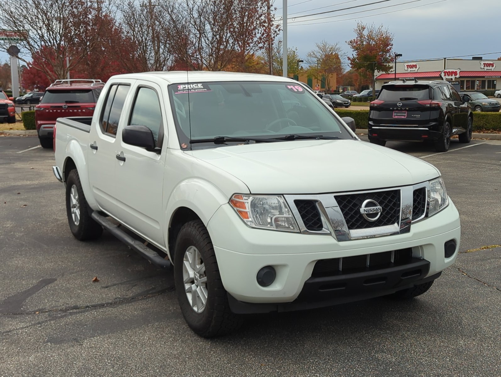 2019 Nissan Frontier SV Crew Cab photo 3