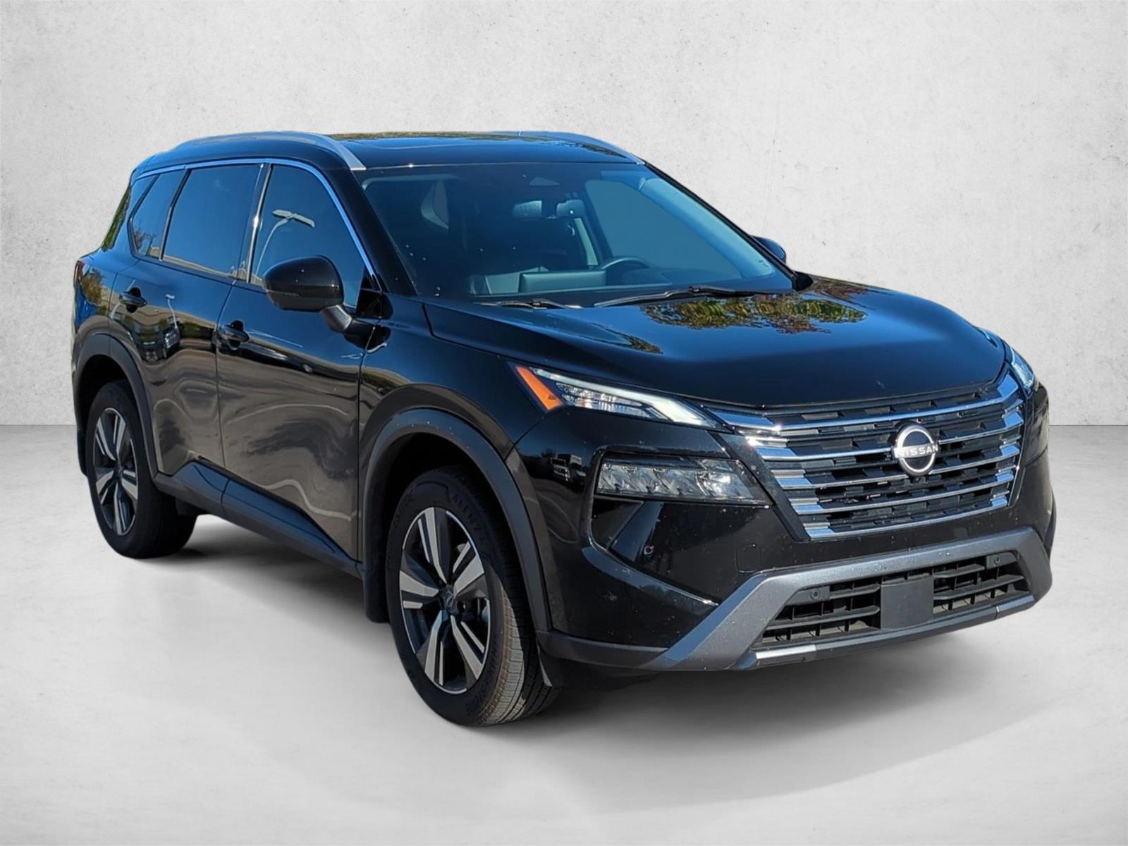 2024 Nissan Rogue SL photo 2