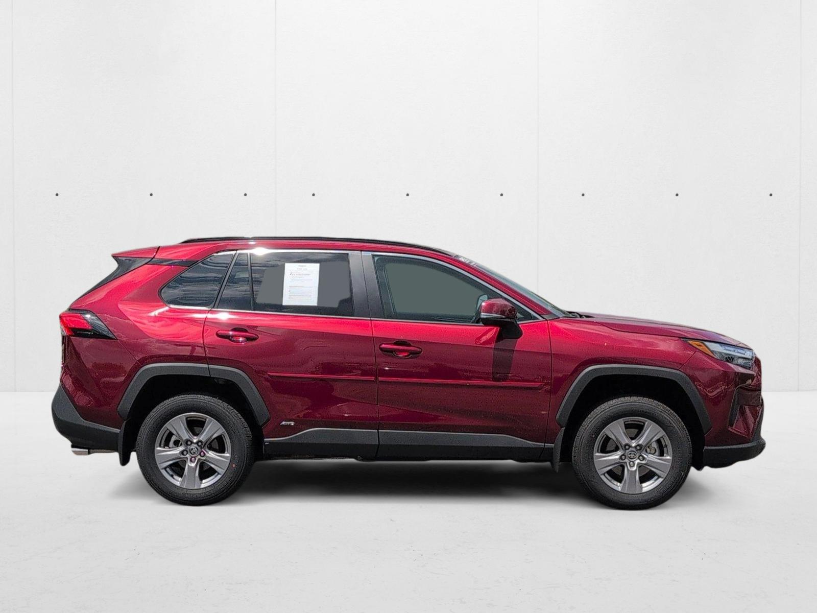2024 Toyota RAV4 Hybrid XLE photo 4