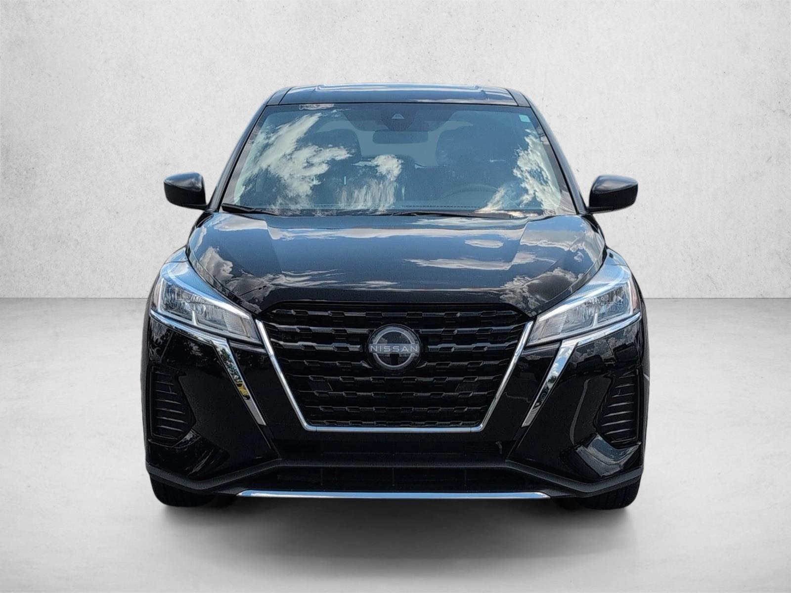 2023 Nissan Kicks S photo 2