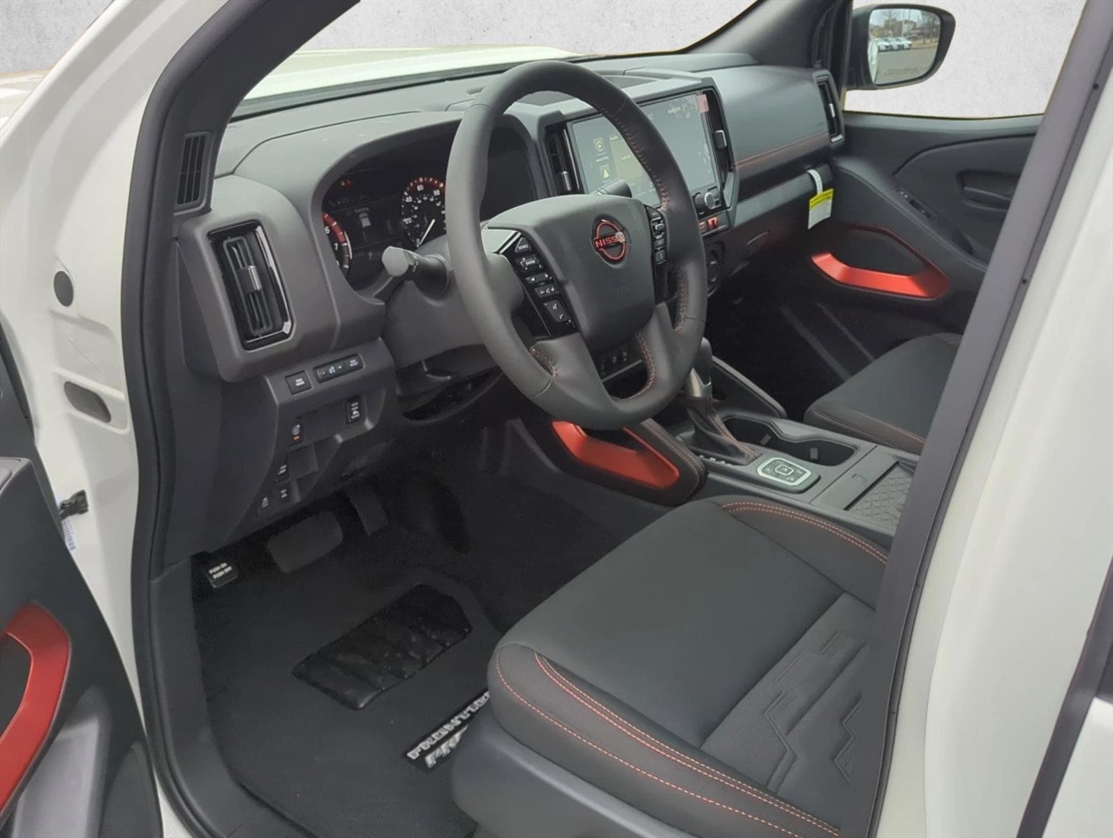 2026 Nissan Frontier PRO-4X - Photo 9