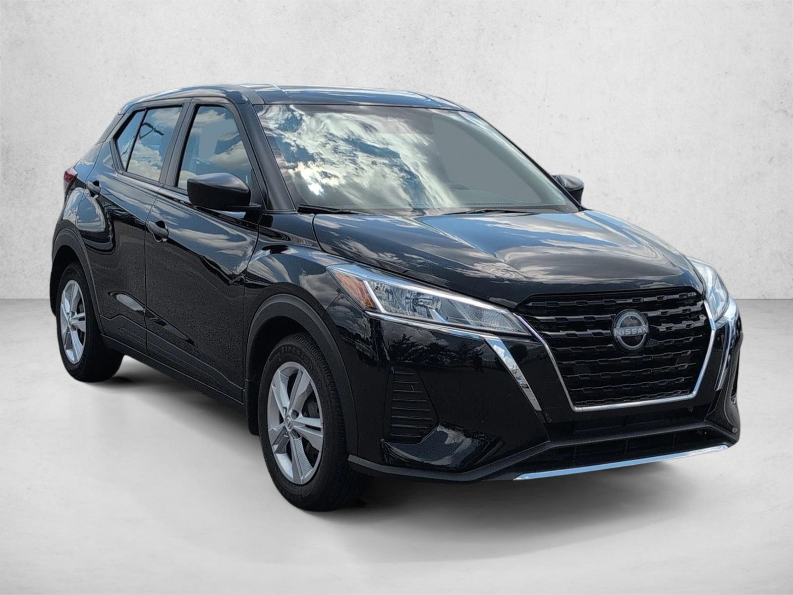 2023 Nissan Kicks S photo 3