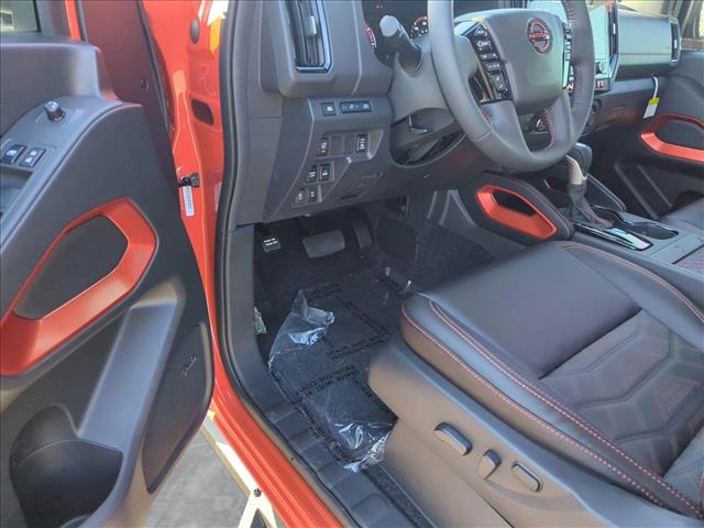 2025 Nissan Frontier PRO-4X photo 3