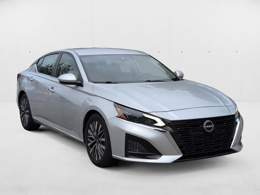 Used 2023 Nissan Altima 2.5 SV 4dr Car