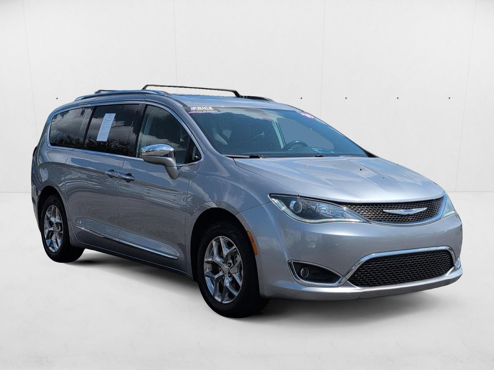 2018 Chrysler Pacifica Limited photo 3