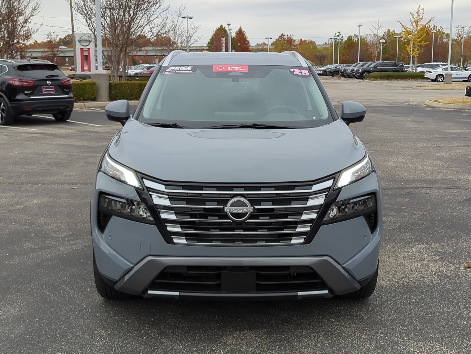 2025 Nissan Rogue SL photo 2