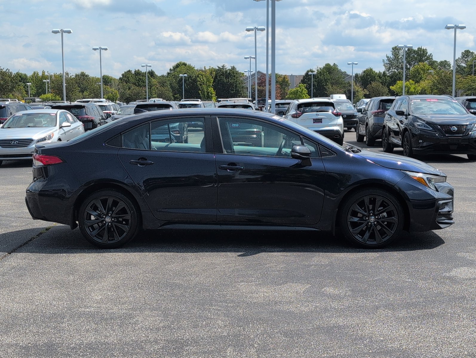 2023 Toyota Corolla SE photo 4