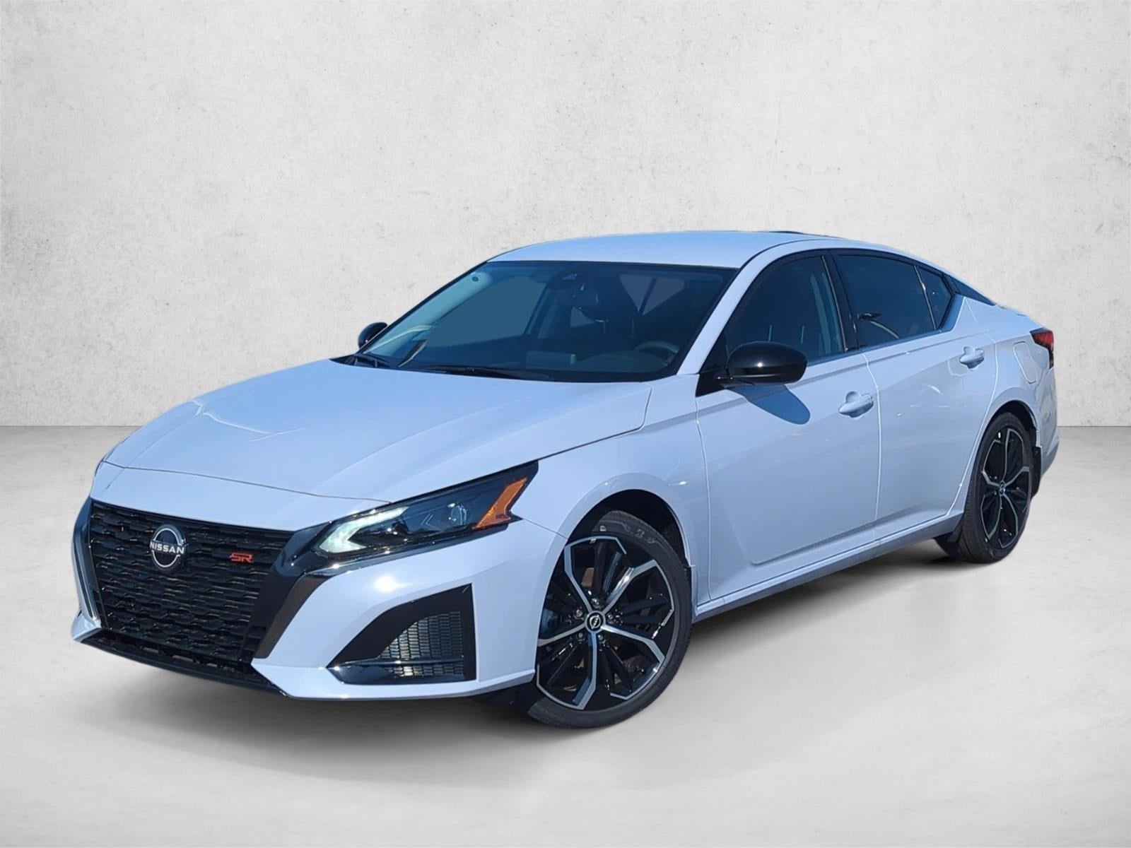 2025 Nissan Altima SR's photo