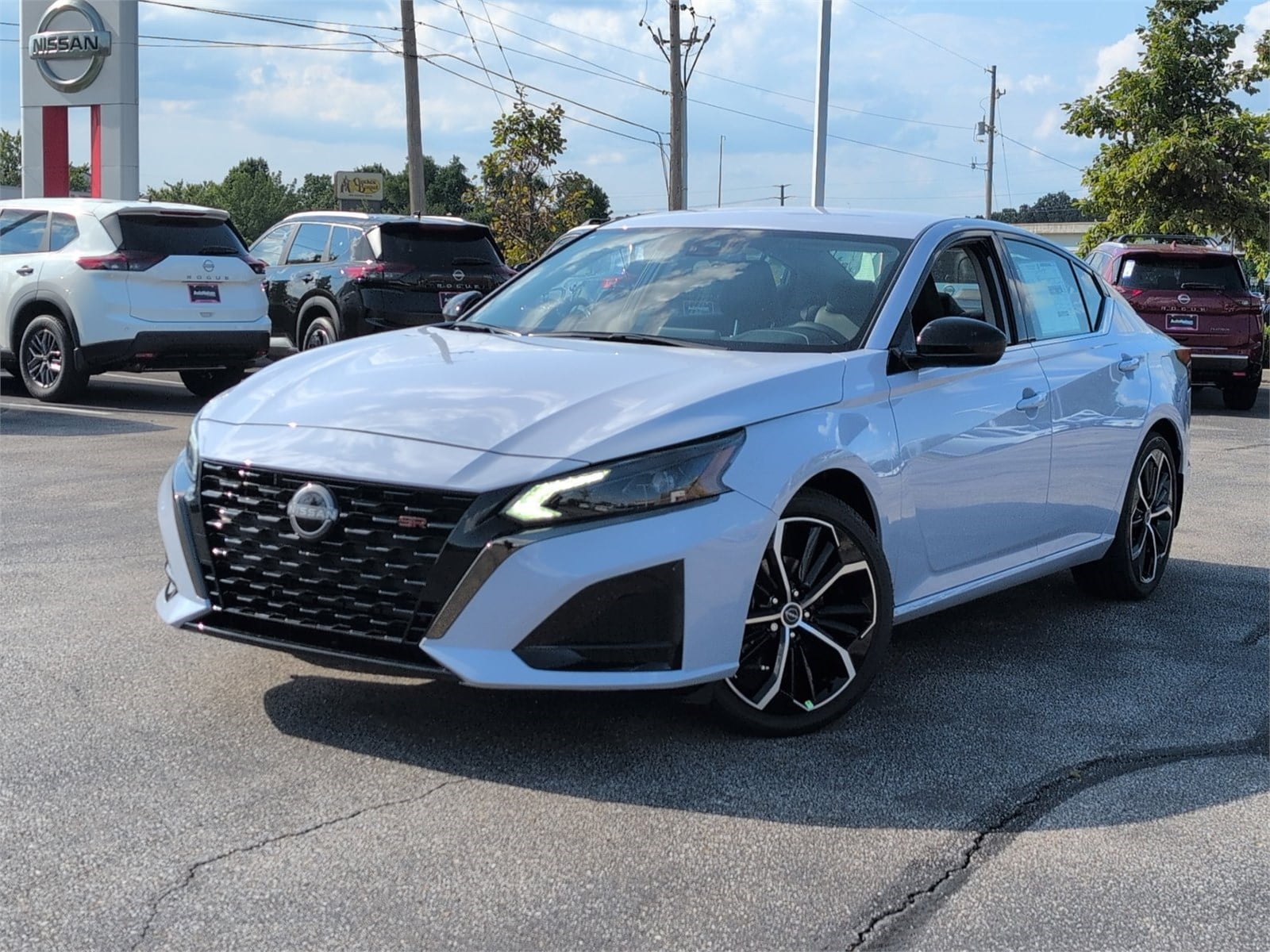 2025 Nissan Altima SR's photo