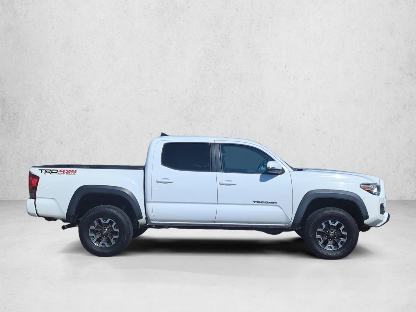 2017 Toyota Tacoma TRD photo 4
