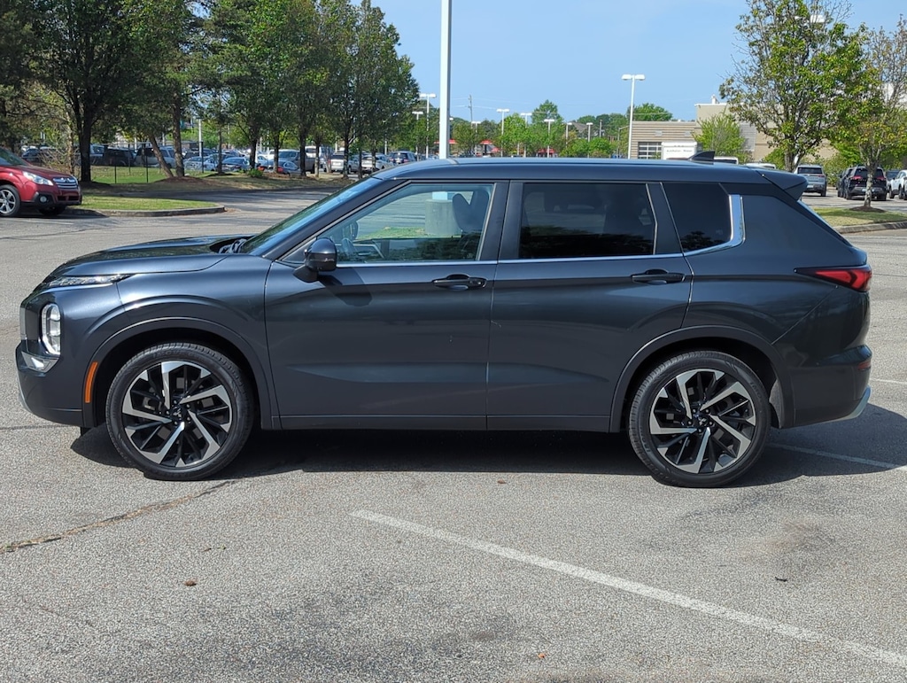 Used 2024 Mitsubishi Outlander SE Sport Utility