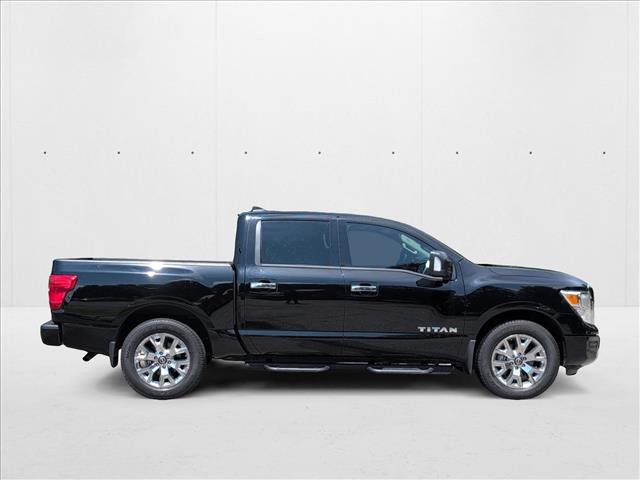 2023 Nissan Titan SV Crew Cab photo 4