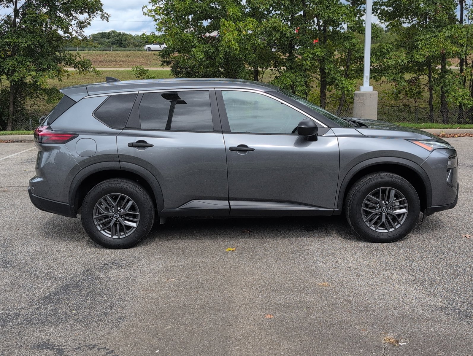 2024 Nissan Rogue S photo 3
