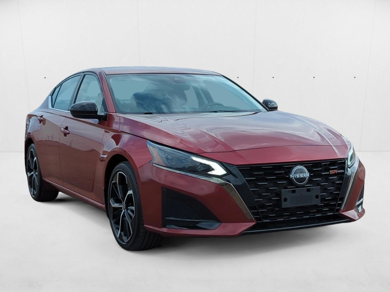 2023 Nissan Altima 2.5 SR photo 3
