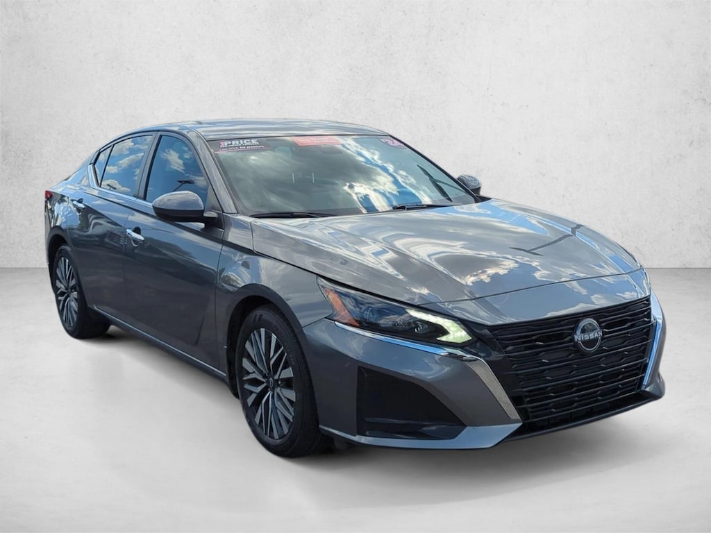 Used 2024 Nissan Altima 2.5 SV 4dr Car
