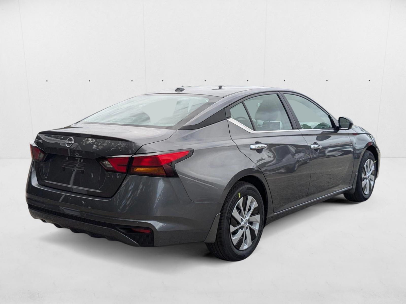 2025 Nissan Altima S photo 2