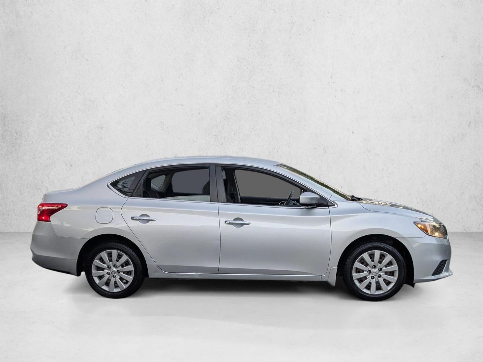 2017 Nissan Sentra SV photo 4